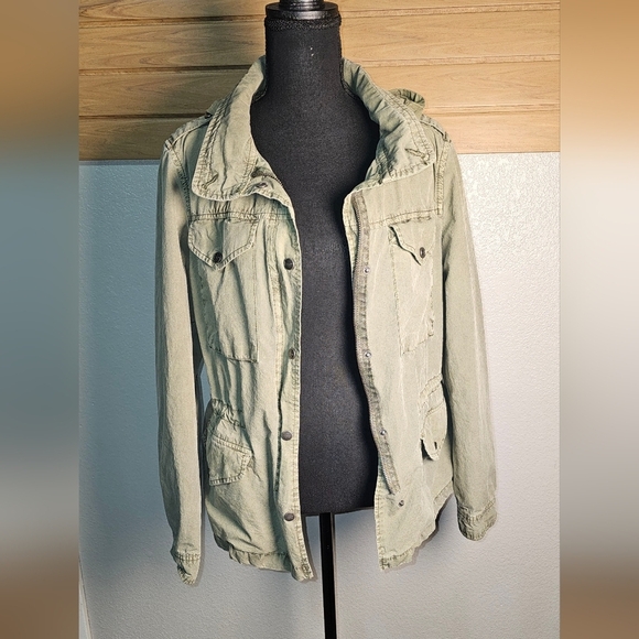 Levis Army Green  Utility Cargo Jacket Size Large Pockets with hideable hood - Picture 7 of 15